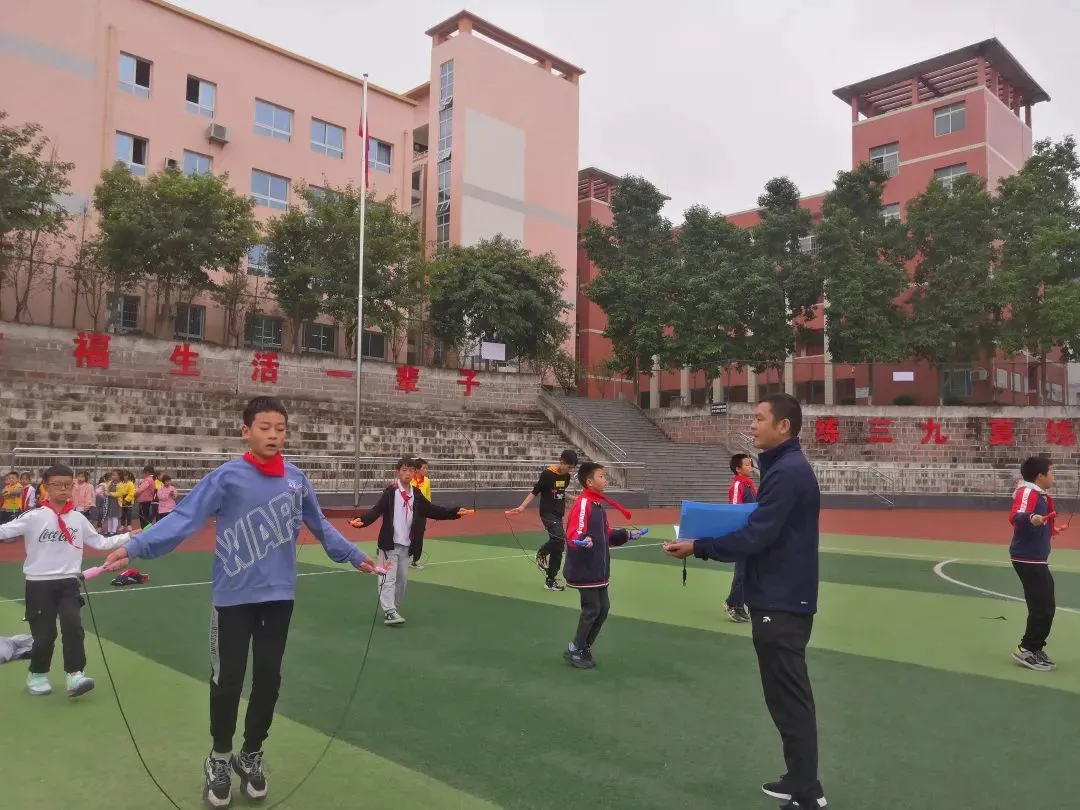 如何通过模拟比赛环境提升投篮表现_2